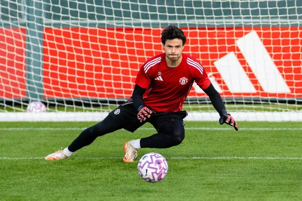 Những gì Lammens làm trong buổi tập là âm nhạc với người hâm mộ MU,LAMMENS,MU