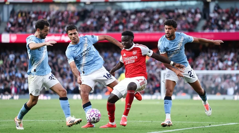 Man City đánh rơi 3 điểm phút bù giờ