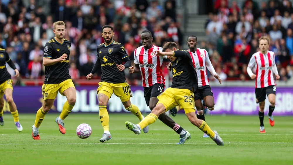 MU thảm bại trước Brentford