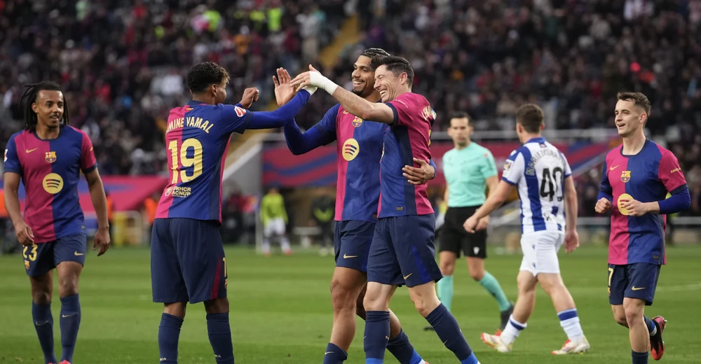 Barcelona chiếm ngôi đầu bảng La Liga của Real Madrid,Barcelona,La Liga,Real Madrid