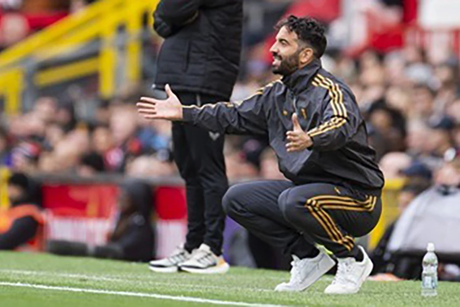 Cuộc họp xử lý khủng hoảng kéo dài 7 giờ của MU,MU