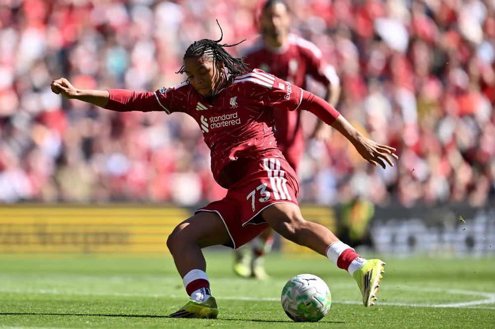liverpool-rio-Ngumoha.jpg