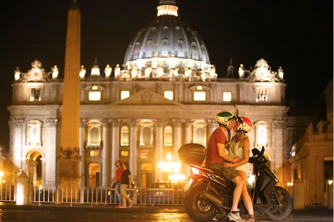 Chiêm ngưỡng những nụ hôn đường phố đắm say ảnh 15