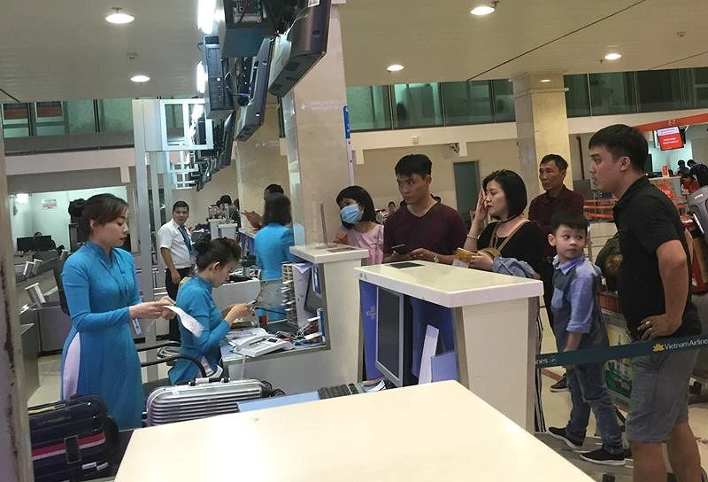 'Giảng viên dỏm' tung chiêu vé máy bay rẻ lừa thực tập sinh ảnh 1