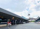 Ngưng bay đến TP.HCM, nhiều sân bay 'đóng băng'