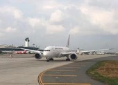 Cần kéo đẩy ở sân bay Tân Sơn Nhất va chạm với máy bay 