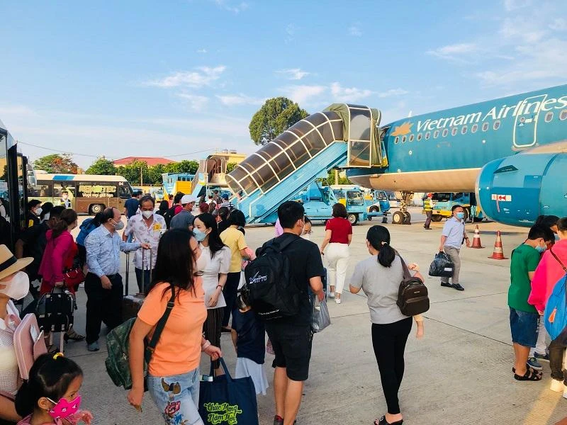 Vietnam Airlines Group bắt đầu mở bán từ hôm nay 15-8 trên website, ứng dụng di động, các phòng vé và đại lý chính thức của Vietnam Airlines. Ảnh: P.ĐIỀN