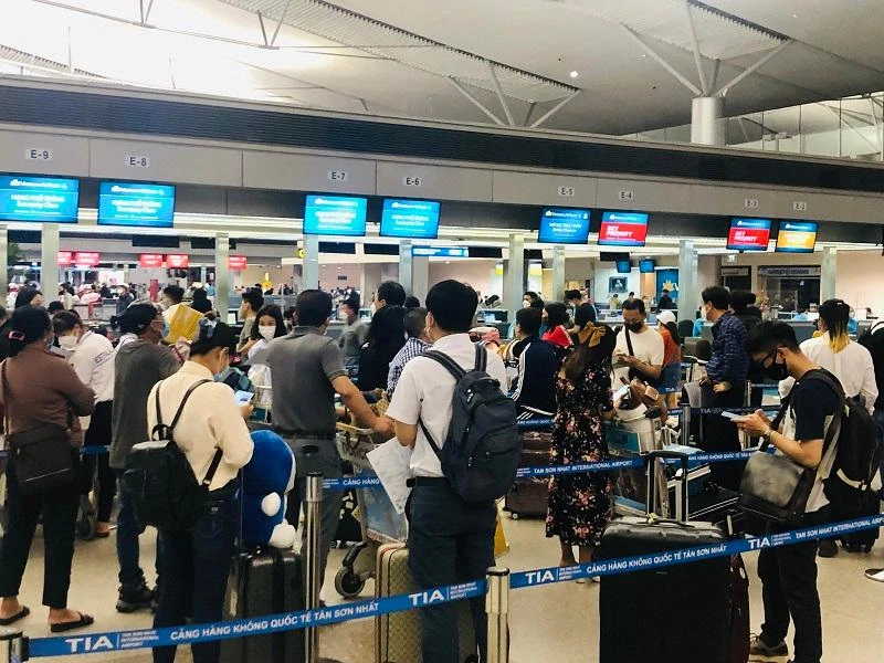 Nhiều cảng hàng không đã khai thác vượt công suất công bố tại các nhà ga nội địa do lượng khách tăng kỉ lục cao điểm hè năm 2022. Ảnh: P.ĐIỀN