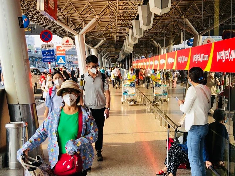 Ngày đầu nghỉ Tết Độc lập, dù lượng khách tăng so ngày thường nhưng sân bay Tân Sơn Nhất khá thông thoáng. Ảnh: P.ĐIỀN