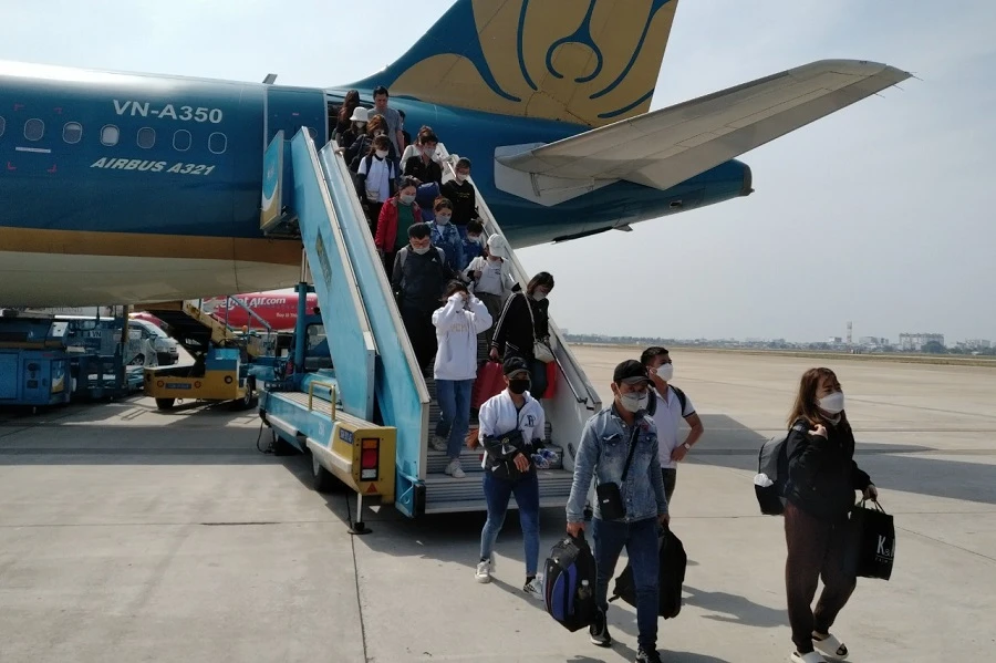 Ngày đầu nghỉ lễ giỗ Tổ Hùng Vương, vé máy bay quay đầu hạ nhiệt nhanh. Ảnh: P.ĐIỀN