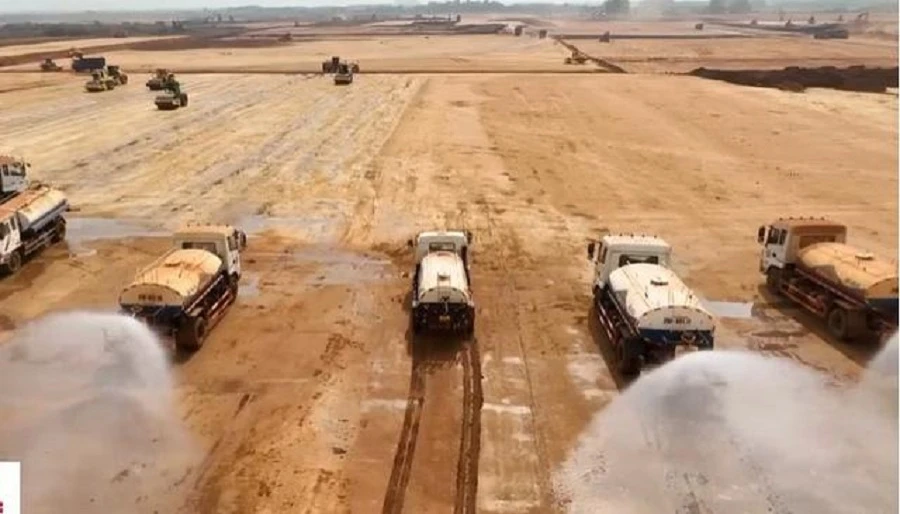 50 xe bồn tưới nước dập bụi ở sân bay Long Thành ảnh 1