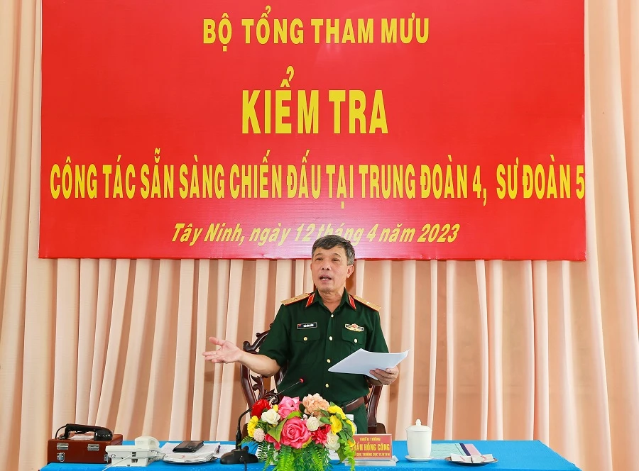 Đoàn công tác của Bộ Tổng tham mưu kiểm tra công tác sẵn sàng chiến đấu tại Trung đoàn 4, Sư đoàn 5, Quân khu 7