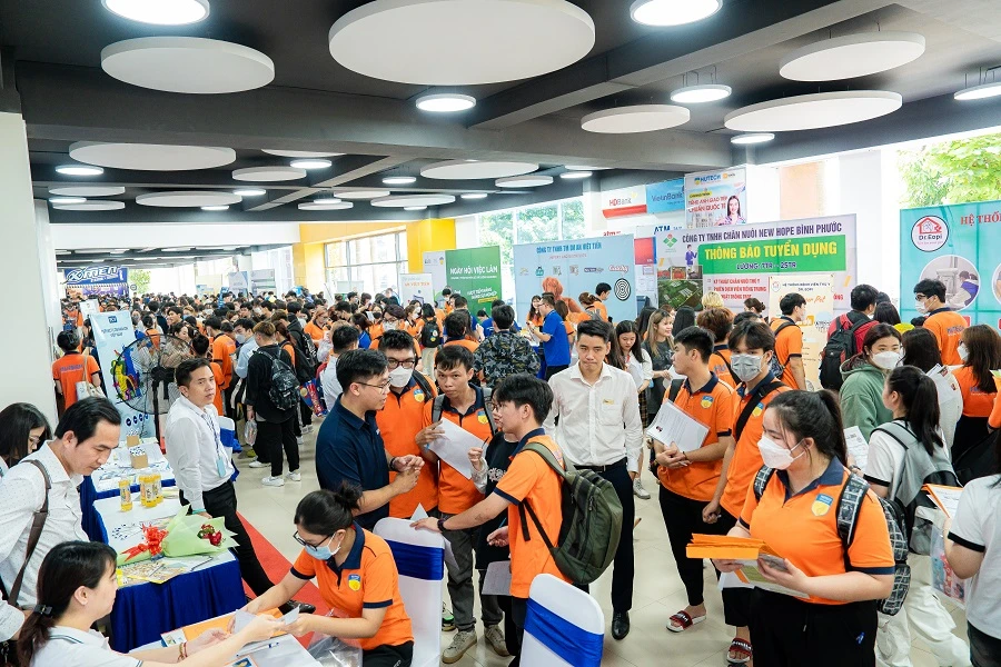 Các doanh nghiệp lĩnh vực thú y – chăn nuôi, ngành kinh tế, ngoại ngữ, kỹ thuật, công nghệ thông tin có nhu cầu tiếp nhận 1.500 vị trí thực tập và việc làm. Ảnh: CTV