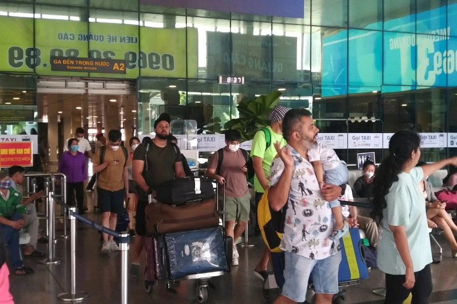 So cùng kì năm ngoái, lượng khách du lịch quốc tế qua sân bay Tân Sơn Nhất tăng cao với 225.750 lượt. Ảnh: P.ĐIỀN