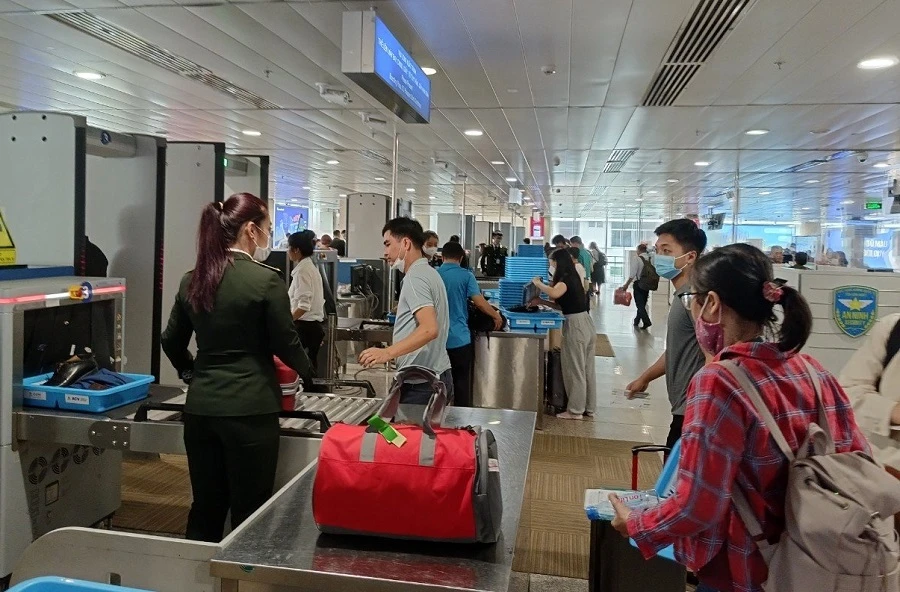 Hiện có 12 loại giấy tờ để đi máy bay. Ảnh: TIA