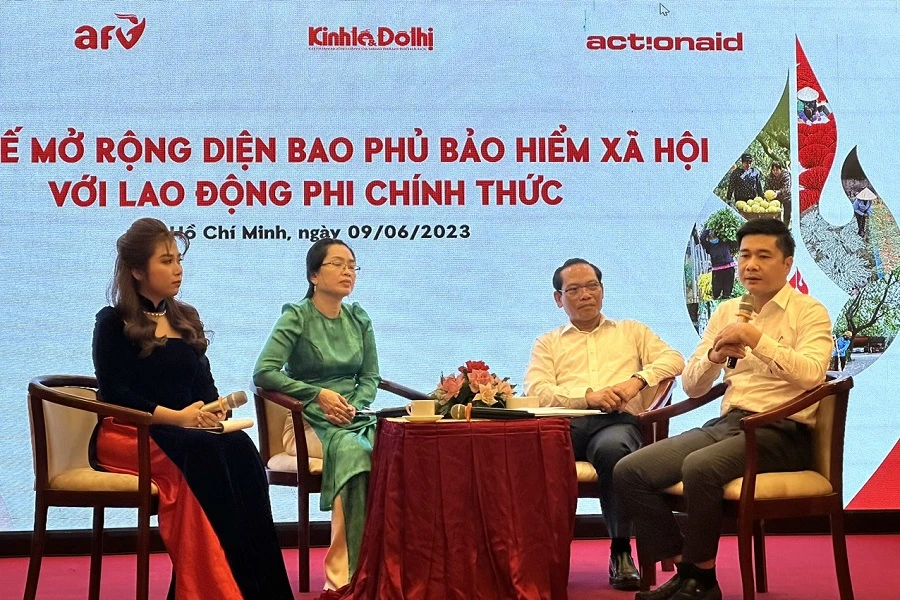 Phó Giám đốc BHXH TP.HCM Trần Dũng Hà (bên phải ngoài cùng) đánh giá về tình hình tham gia BHXH tại TP.HCM.Ảnh: P.ĐIỀN