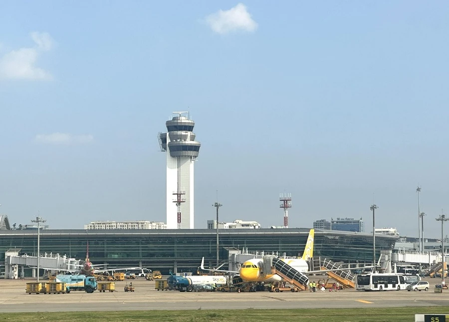 Sân bay Tân Sơn Nhất cửa ngõ đón khách quốc tế dự báo sẽ phục hồi nhanh những tháng cuối năm. Ảnh: P.ĐIỀN