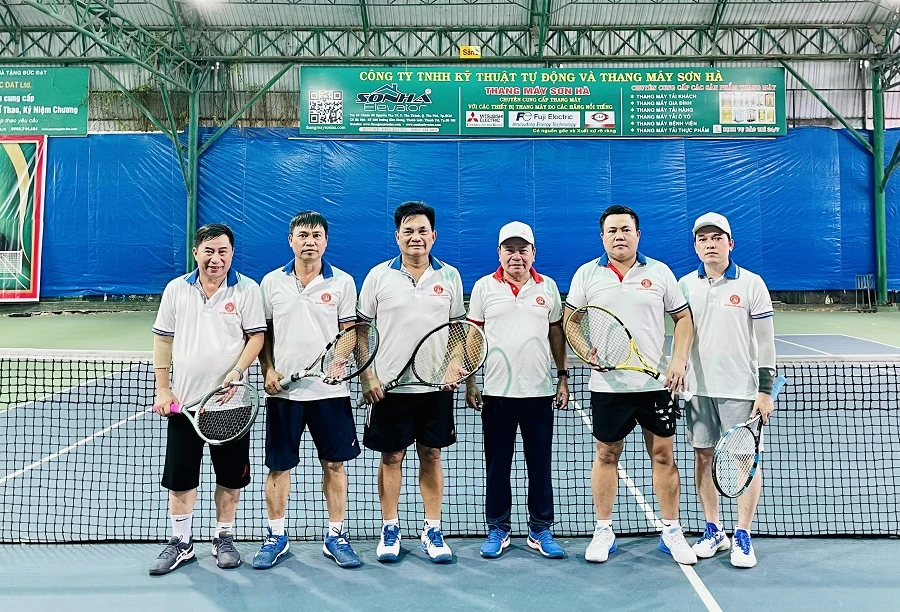 Có 24 đôi nam và đôi nam nữ vận động viên tham dự giải là những người quê Quảng Bình đang sinh sống, làm việc và học tập tại TP. HCM và các tỉnh lân cận. Ảnh: N.DƯỠNG