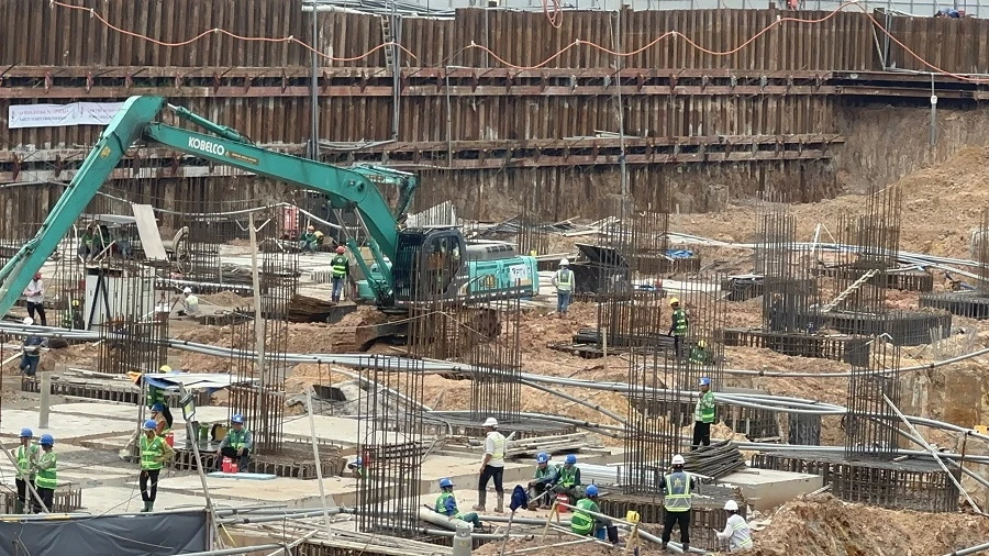 Tiến độ thi công đang được đẩy nhanh tại nhà ga T3. Ảnh: P.ĐIỀN Tiến độ thi công đang được đẩy nhanh tại nhà ga T3. Ảnh: P.ĐIỀN