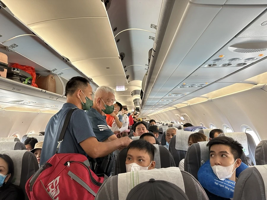 Các đường bay nội địa luôn kín khách dịp lễ tết. Ảnh: P.ĐIỀN