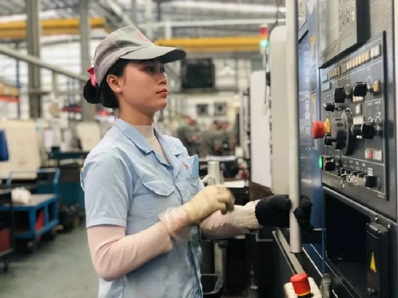 Ngành sản xuất nằm trong các ngành nghề dự báo sẽ tăng lương trong năm 2024. Ảnh: P.ĐIỀN