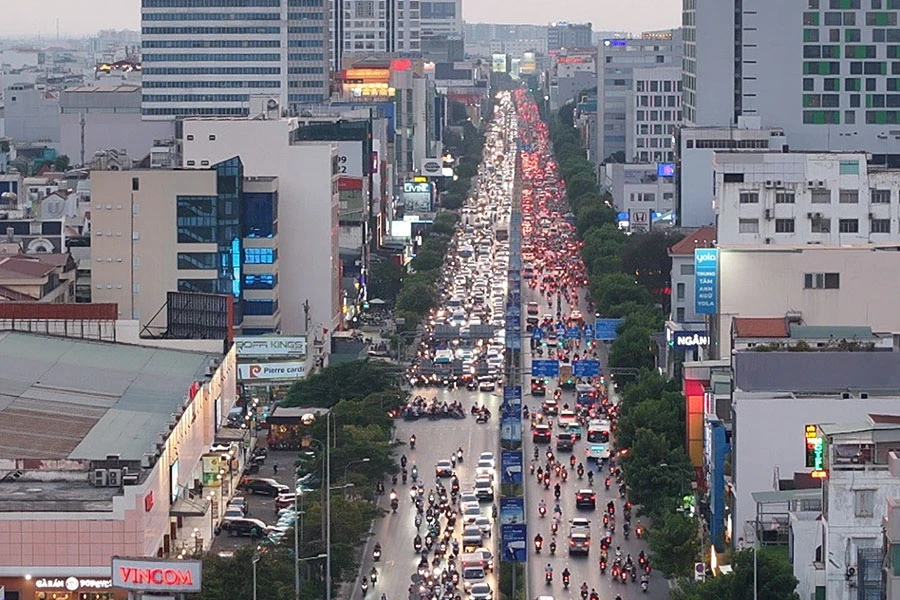Đối với đoạn từ ngã tư An Sương về sân bay Tân Sơn Nhất, TP.HCM đã đề xuất làm đường trên cao đi phía trên đường Cộng Hòa - Trường Chinh. Ảnh: ĐT