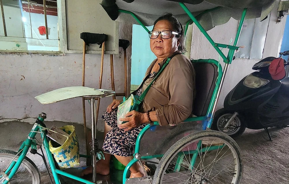 Bà Dung trình báo công an vụ việc khách dùng 1 triệu đồng tiền giả để mua 80 tờ vé số. Ảnh: HT