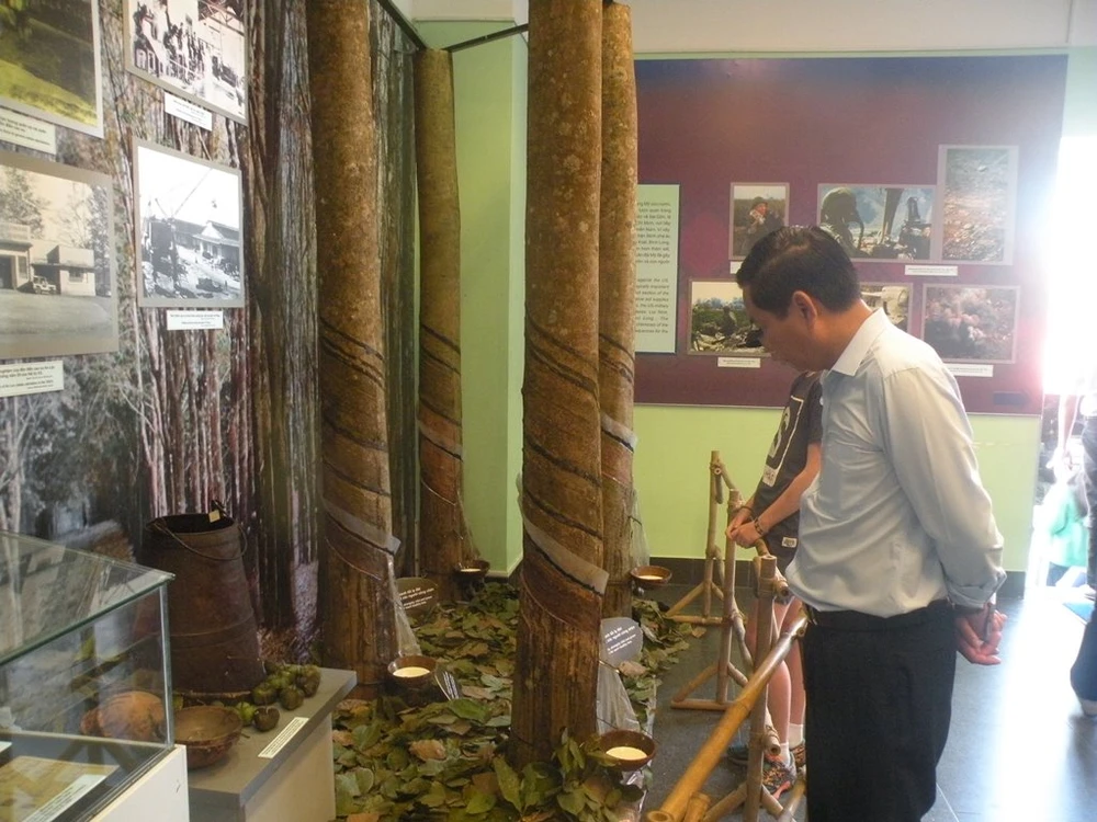 Khai mạc triển lãm Bình Phước-trước và sau chiến tranh ảnh 3