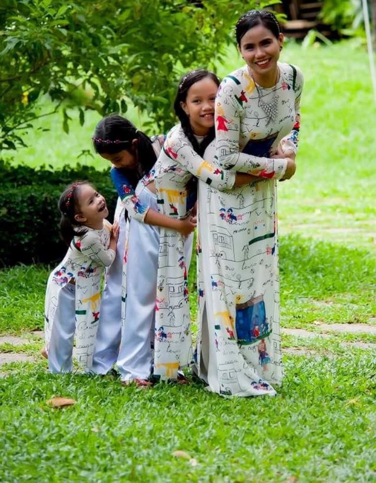 Ngắm chùm ảnh áo dài siêu dễ thương của 4 mẹ con ảnh 10