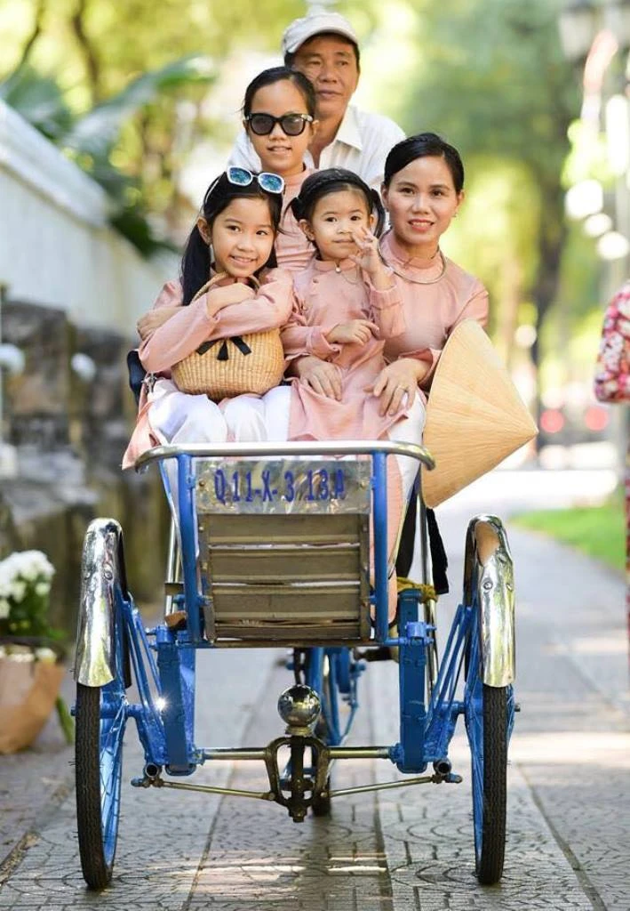 Ngắm chùm ảnh áo dài siêu dễ thương của 4 mẹ con ảnh 14