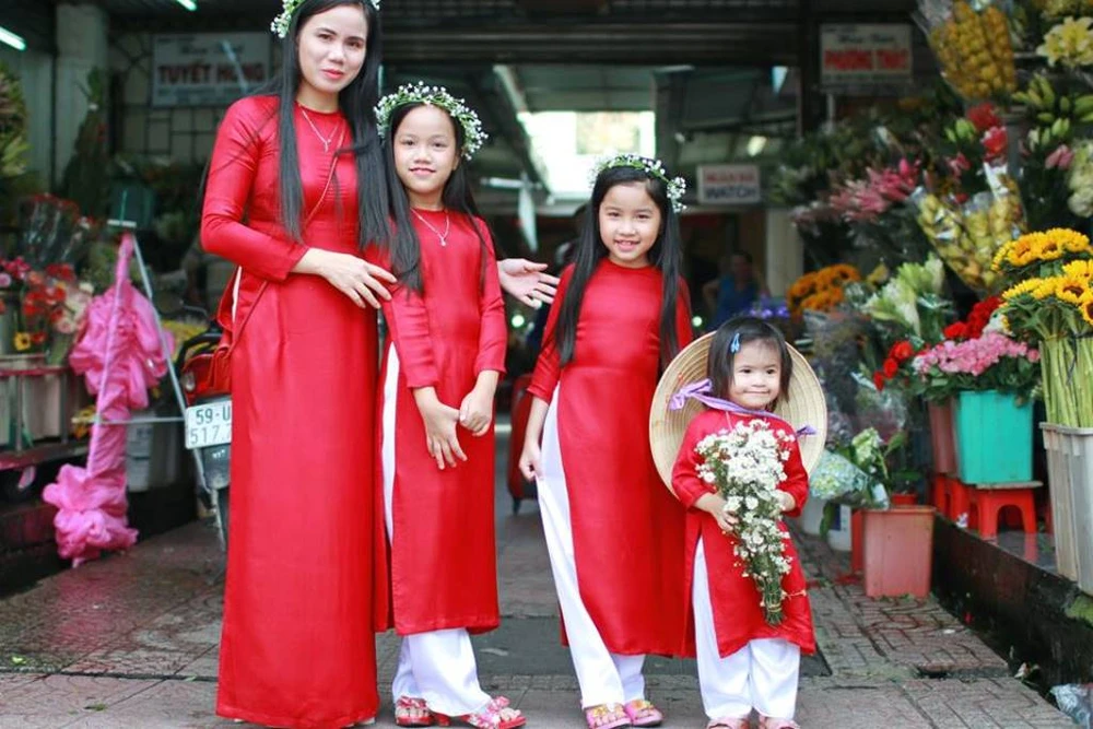 Ngắm chùm ảnh áo dài siêu dễ thương của 4 mẹ con ảnh 4