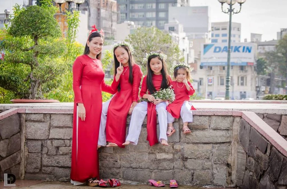 Ngắm chùm ảnh áo dài siêu dễ thương của 4 mẹ con ảnh 7