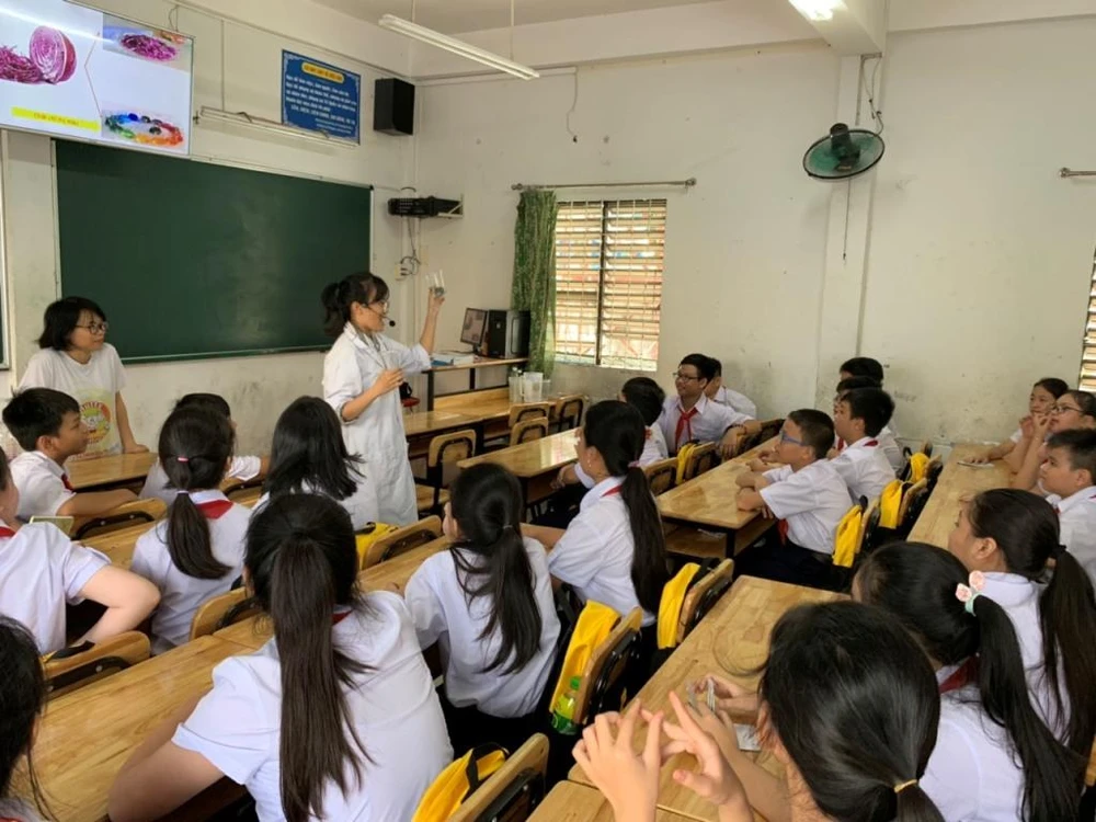 Kéo co, nhảy bao bố, đua xe đạp, khai giảng vui không thể tả! ảnh 8