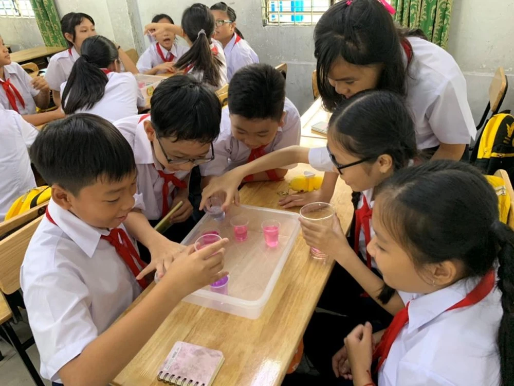 Kéo co, nhảy bao bố, đua xe đạp, khai giảng vui không thể tả! ảnh 9