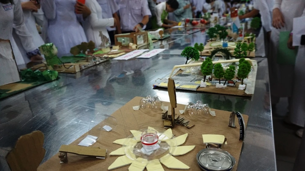 Học sinh tự thiết kế mô hình công viên ảnh 4