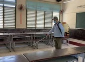 Trường học tổng vệ sinh, phun thuốc, mua máy đo...