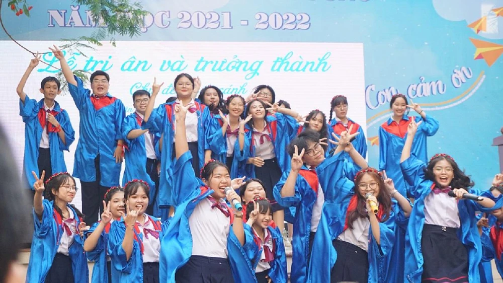 Tại buổi lễ, các bạn học sinh đã "cháy" hết mình cho lưa tuổi 18 thơ mộng