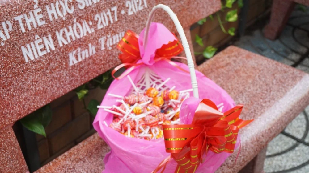 Giỏ kẹo được cô Huyền chuẩn bị