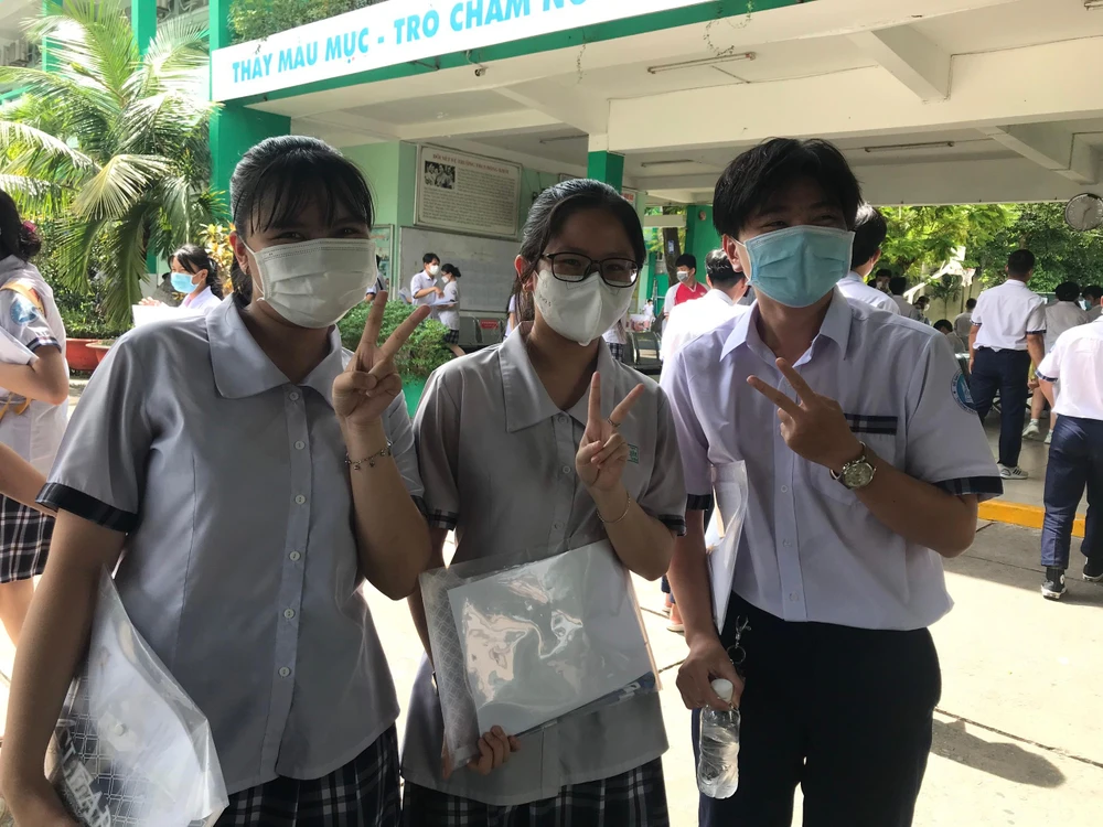 Nhiều thí sinh hy vọng đề môn Toán sẽ dễ thở. Ảnh: TÚ NGÂN