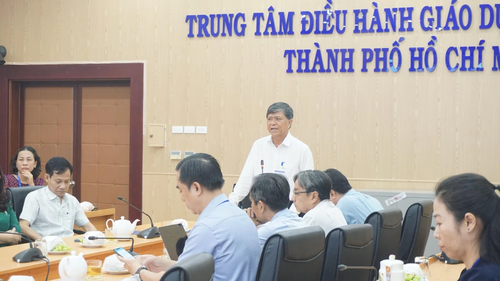 Ông Nguyễn Văn Hiếu, Giám đốc Sở GD&amp;ĐT TP.HCM phát biểu tại buổi khai mạc tập huấn sách giáo khoa lớp 7, lớp 10. Ảnh: NQ