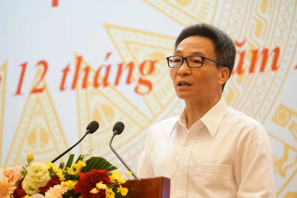 Phó Thủ tướng Vũ Đức Đam phát biểu chỉ đạo tại Hội nghị sáng 12-8. Ảnh: PHI HÙNG