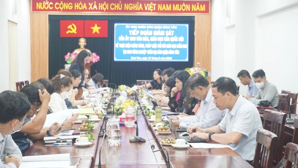 Toàn cảnh buổi làm việc của Uỷ ban Văn hoá, Giáo dục của Quốc hội tại quận Bình Tân vào sáng nay. Ảnh: NQ