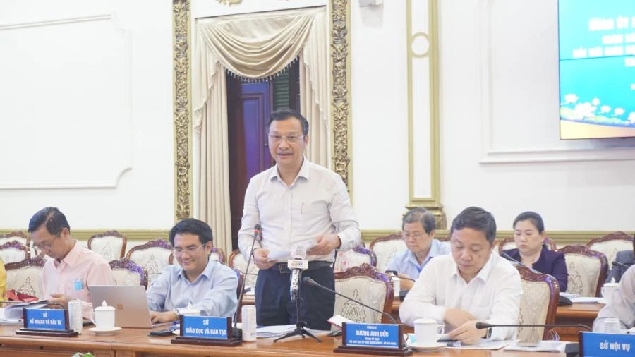 Ông Lê Hoài Nam, Phó giám đốc Sở GD&amp;ĐT TP.HCM phát biểu tại buổi làm việc. Ảnh: NQ
