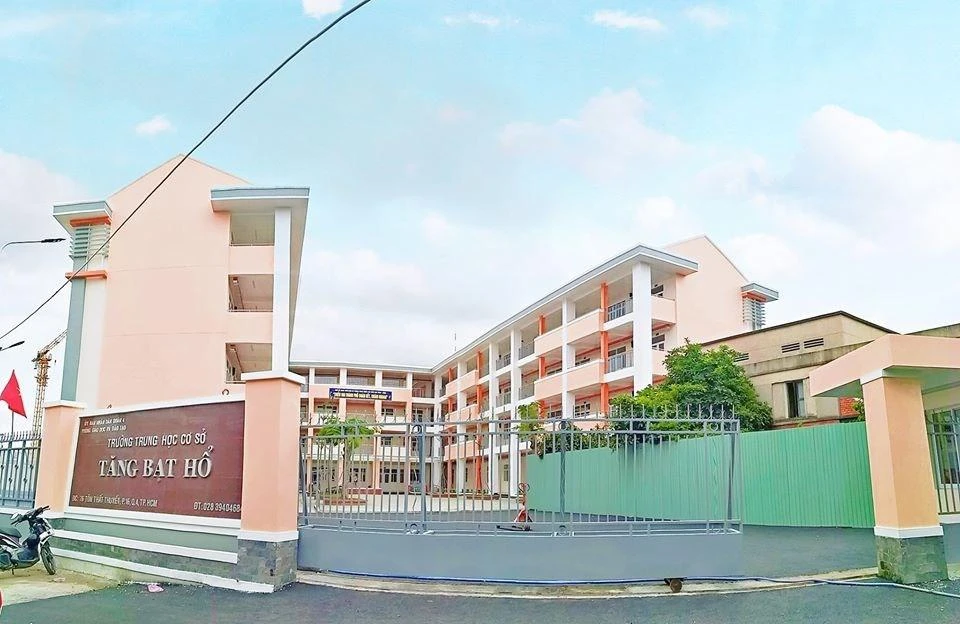 Hiệu trưởng Trường THCS Tăng Bạt Hổ, quận 4 bị cách chức