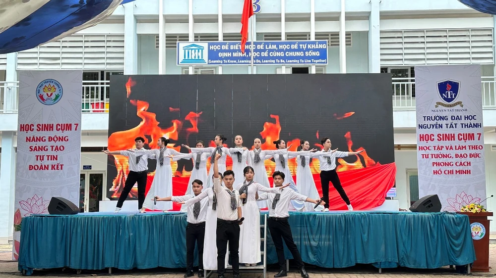 Hơn 11.000 học sinh tham gia hội trại truyền thống 9-1 