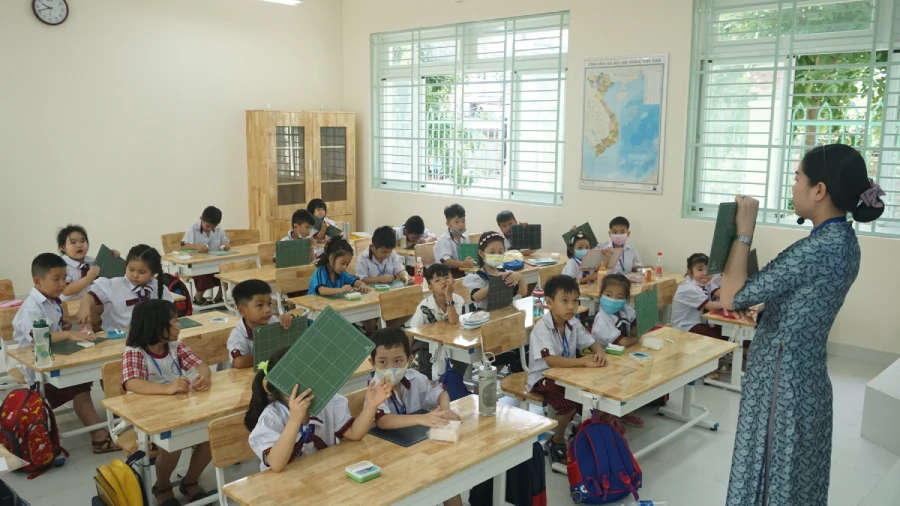 Việc một số địa phương yêu cầu 9 năm giữ hạng III cũ và hạng II cũ phải là 9 năm giáo viên đã đạt trình độ đại học là không đúng. Ảnh: PLO