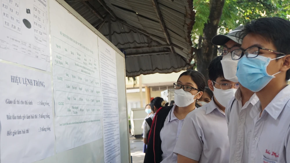 Thí sinh tham dự kỳ thi tuyển sinh vào lớp 10 năm học 2021-2022. Ảnh: NGUYỄN QUYÊN