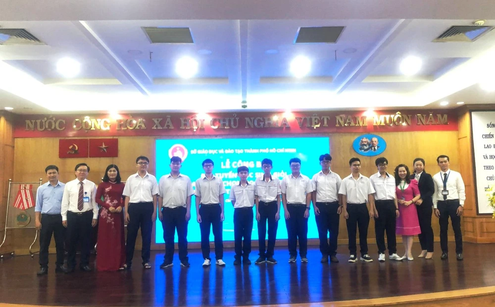 Đội tuyển học sinh TP.HCM tham dự kỳ thi chọn học sinh giỏi quốc gia. Ảnh: KHÁNH TRÚC