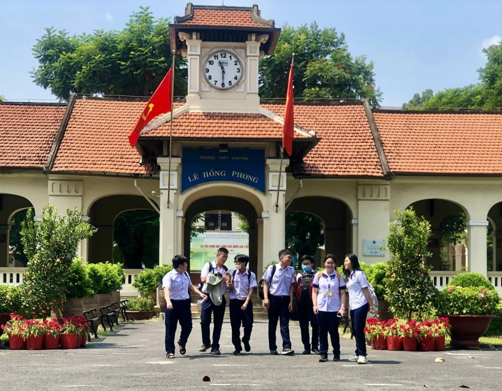 Thí sinh tham dự kỳ thi chọn học sinh giỏi quốc gia tại Trường THPT chuyên Lê Hồng Phong, TP.HCM. Ảnh: KHÁNH TRÚC Công bố kết quả kỳ thi chọn học sinh giỏi quốc gia năm 2023