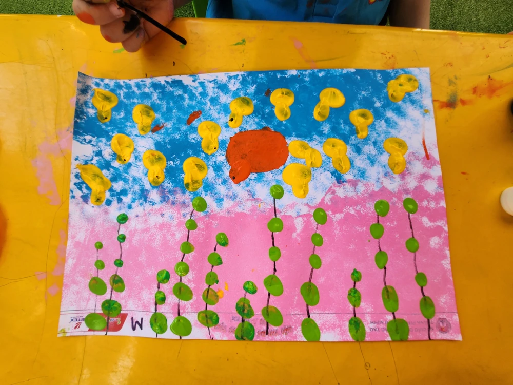 Bức vẽ đàn gà con đầy màu sắc của Thảo Chi